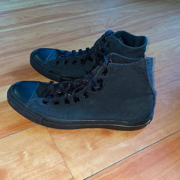 Black converse hi tops. Size 11.